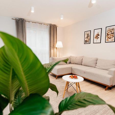 Maya'S Flats & Resorts 42 - Swietej Barbary Гданск Екстериор снимка