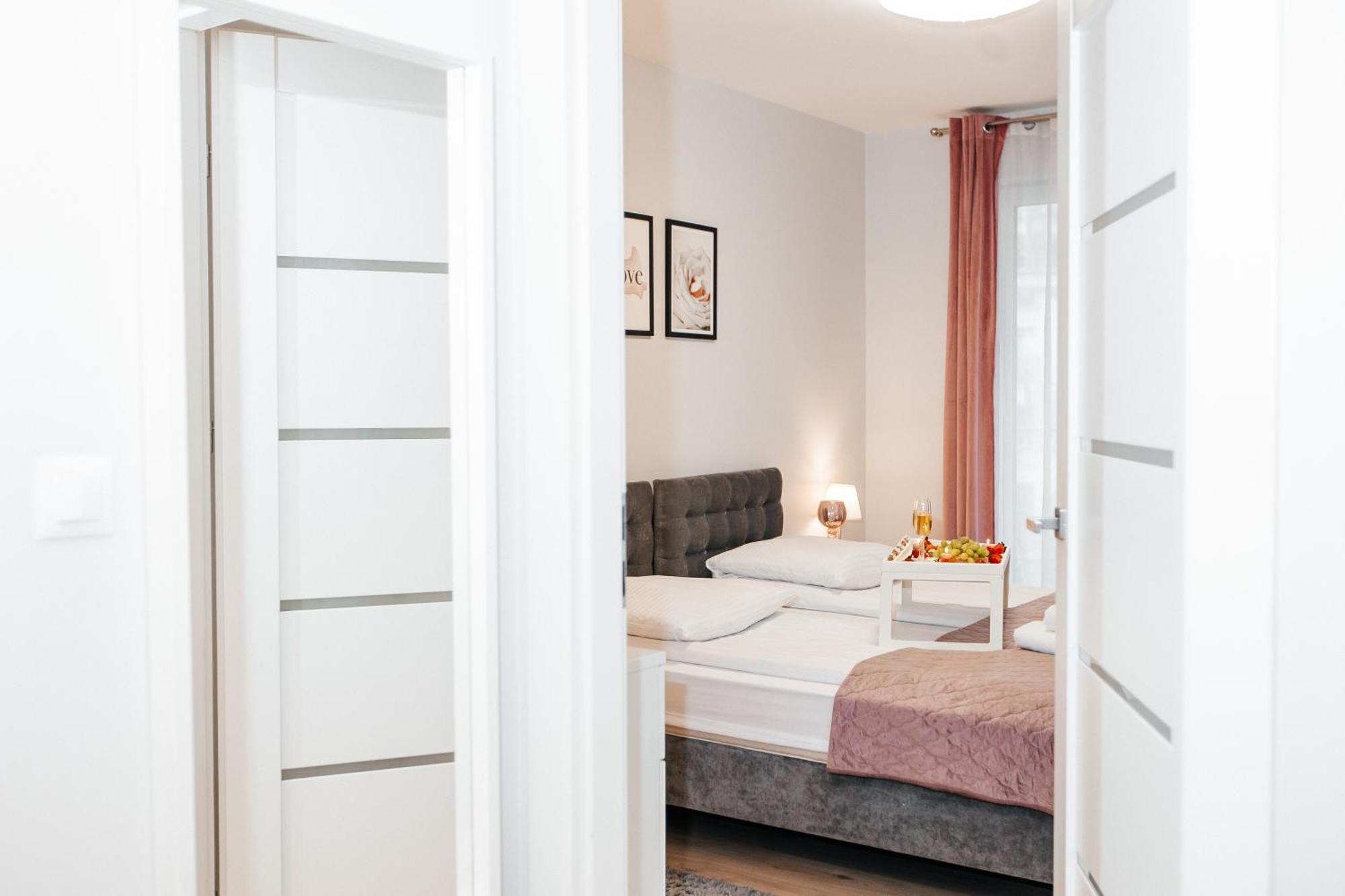 Maya'S Flats & Resorts 42 - Swietej Barbary Гданск Екстериор снимка